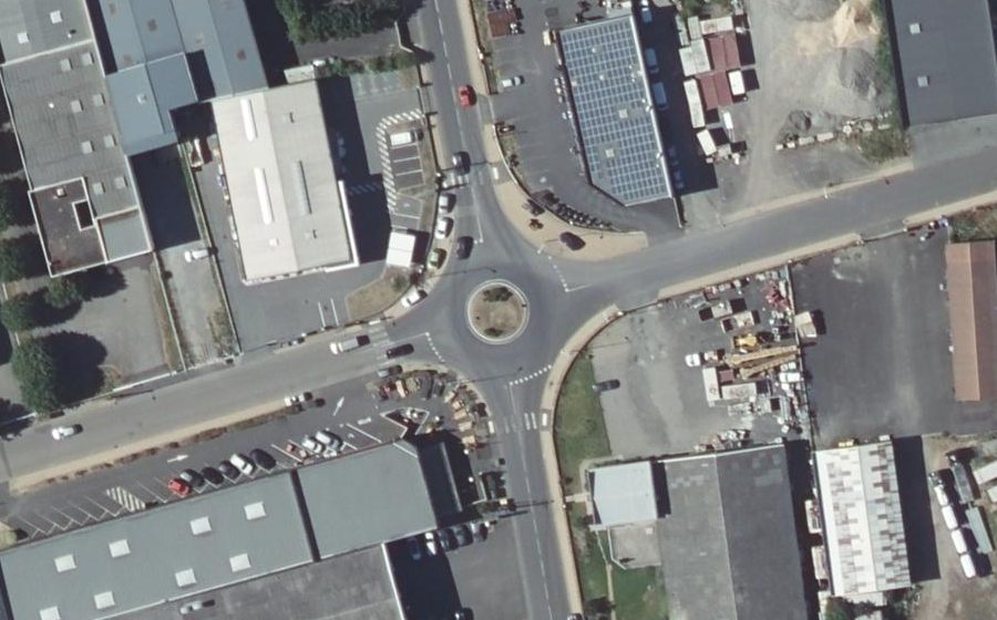 Vue aérienne du Rond-point anonyme n°43907713