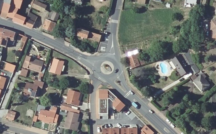 Vue aérienne du Rond-point anonyme n°43912372