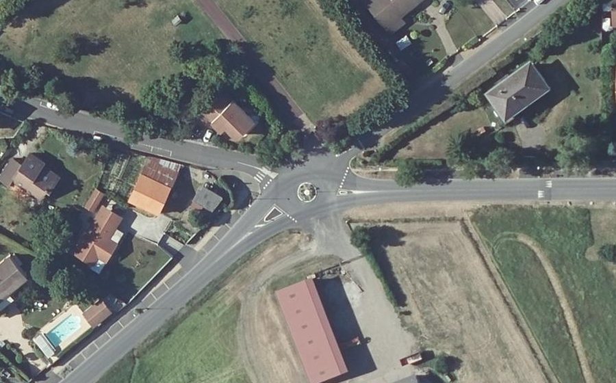 Vue aérienne du Rond-point anonyme n°43912379