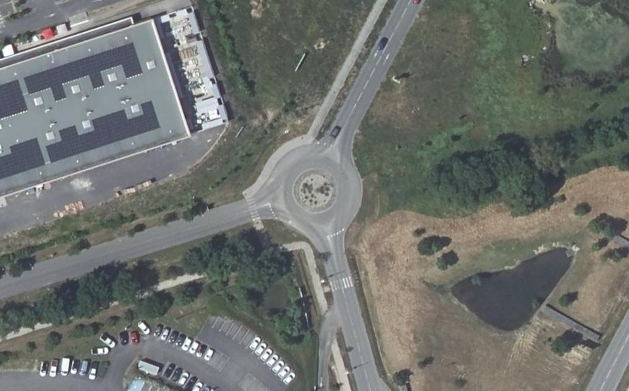 Vue aérienne du Rond-point anonyme n°43919686