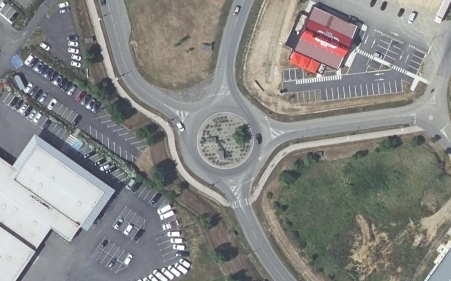 Vue aérienne du Rond-point anonyme n°43919689