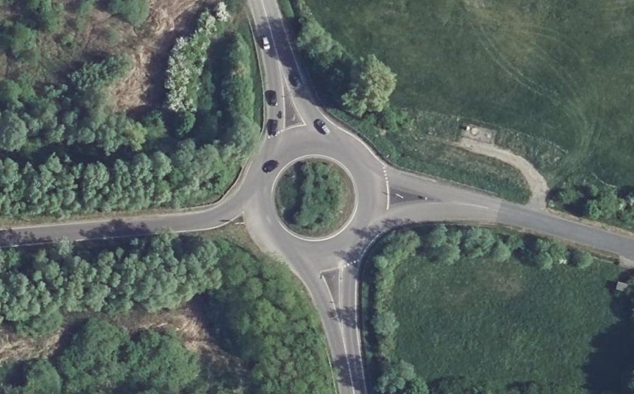 Vue aérienne du Rond-point anonyme n°439222136