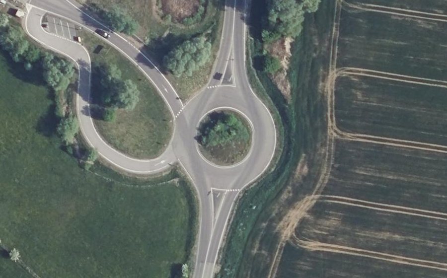 Vue aérienne du Rond-point anonyme n°439222137