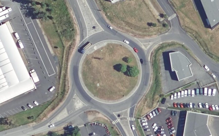 Vue aérienne du Rond-point anonyme n°43952902