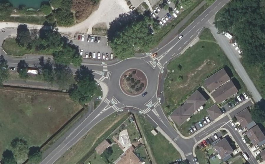 Vue aérienne du Rond-point anonyme n°439695831