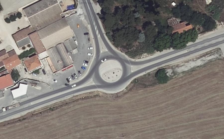Vue aérienne du Rond-point anonyme n°439719586