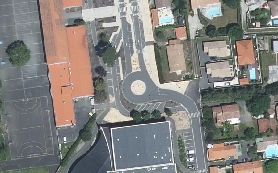 Vue aérienne du Rond-point anonyme n°43979230
