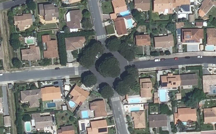 Vue aérienne du Rond-point anonyme n°43979240