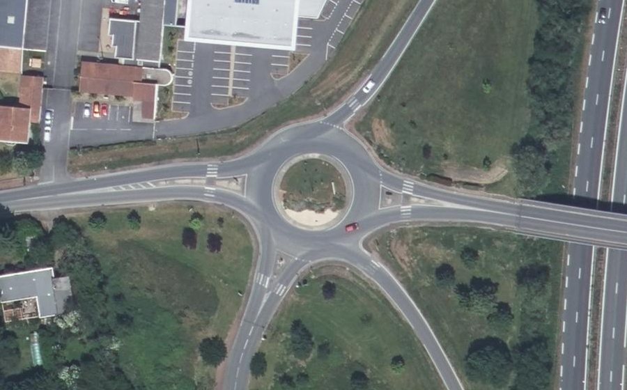 Vue aérienne du Rond-point anonyme n°43999267