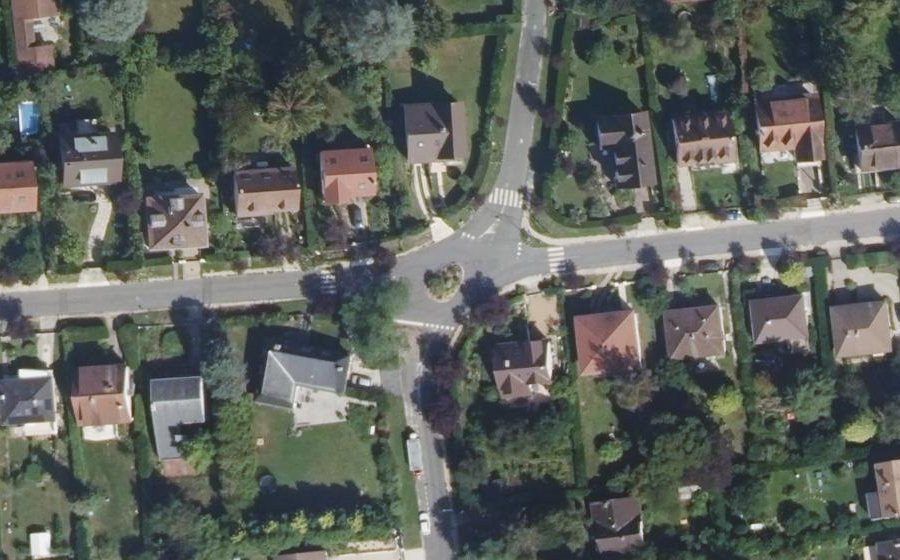 Vue aérienne du Rond-point anonyme n°439997591