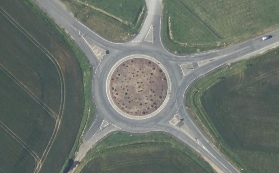 Vue aérienne du Rond-point anonyme n°44005959