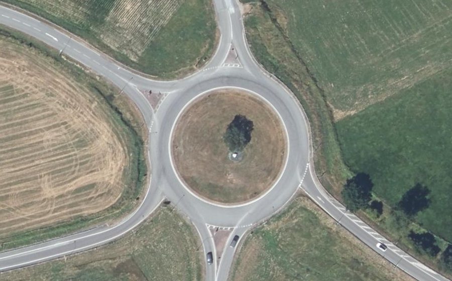Vue aérienne du Rond-point anonyme n°44007305
