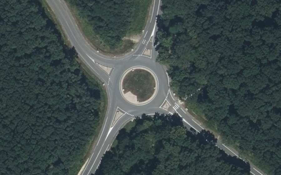 Vue aérienne du Rond-point anonyme n°440087573