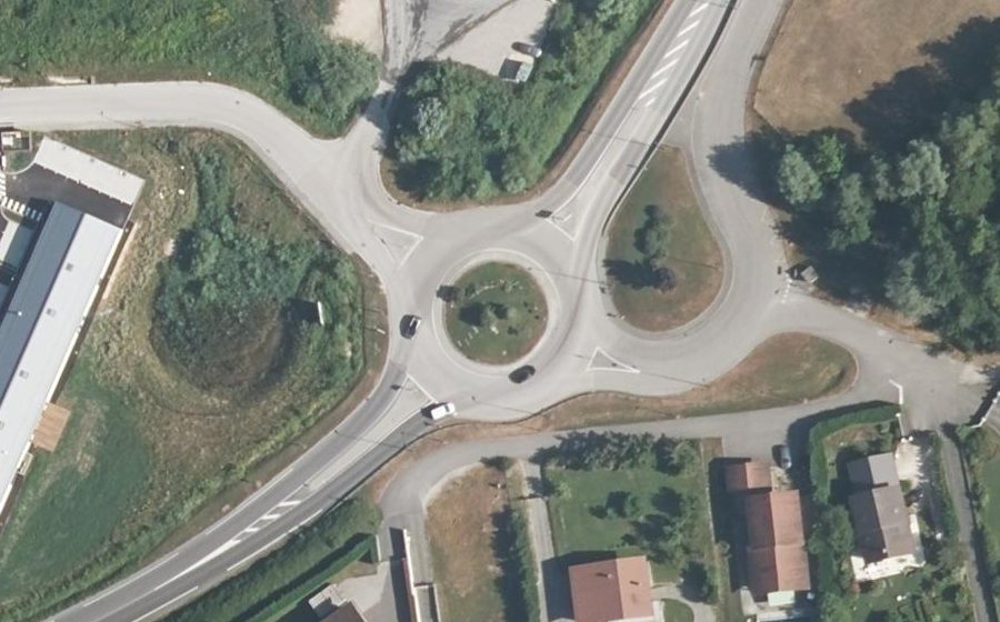 Vue aérienne du Rond-point anonyme n°44009791