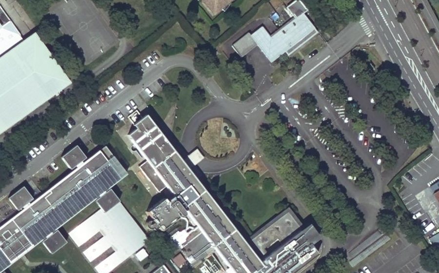 Vue aérienne du Rond-point anonyme n°44016017