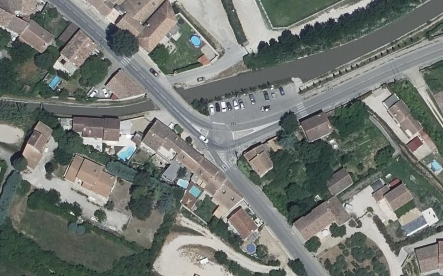 Vue aérienne du Rond-point anonyme n°440233371