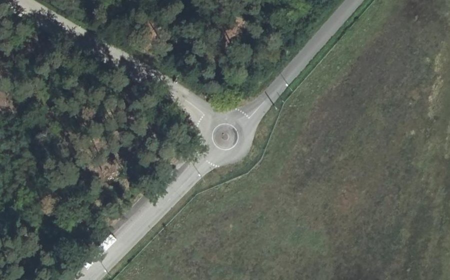 Vue aérienne du Rond-point anonyme n°44037465