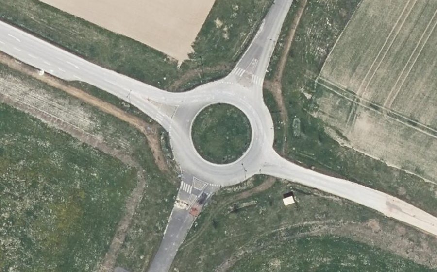 Vue aérienne du Rond-point anonyme n°440386606