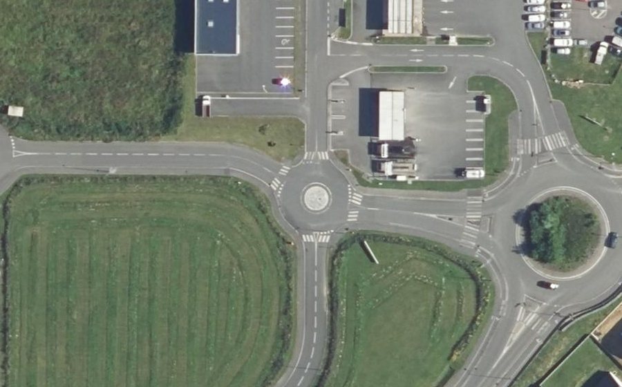 Vue aérienne du Rond-point anonyme n°440408339
