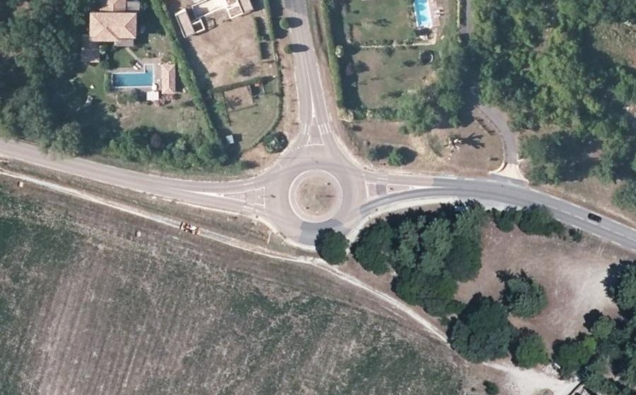 Vue aérienne du Rond-point anonyme n°44044773