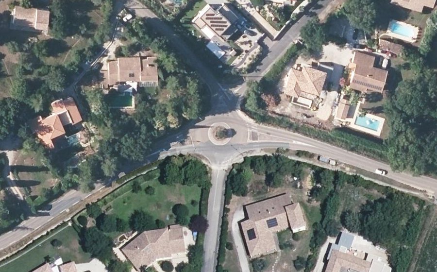 Vue aérienne du Rond-point anonyme n°44044805