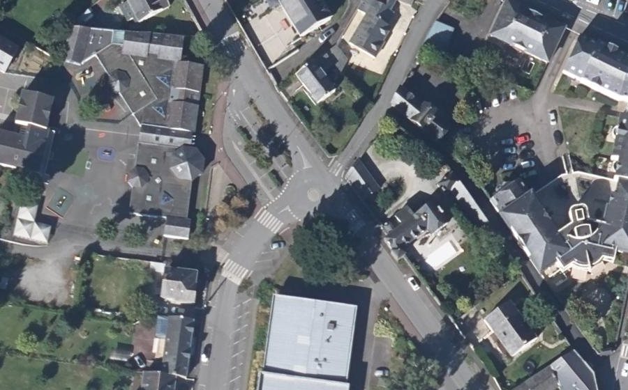 Vue aérienne du Rond-point anonyme n°440537570