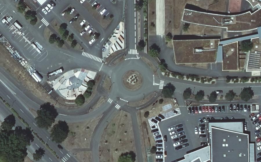 Vue aérienne du Rond-point anonyme n°44062971