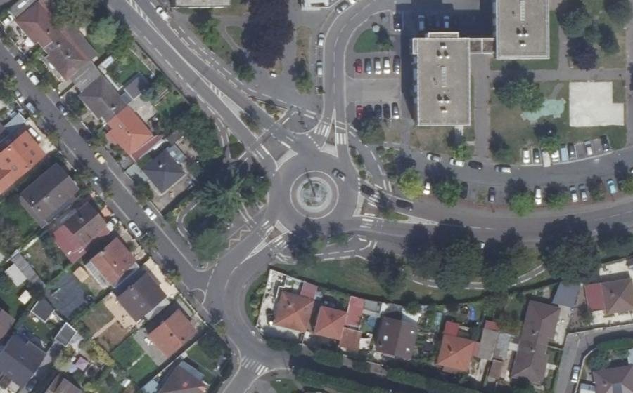 Vue aérienne du Rond-point anonyme n°44071004