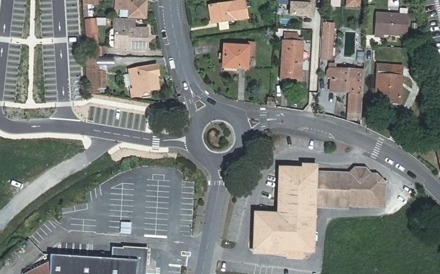 Vue aérienne du Rond-point anonyme n°44072201