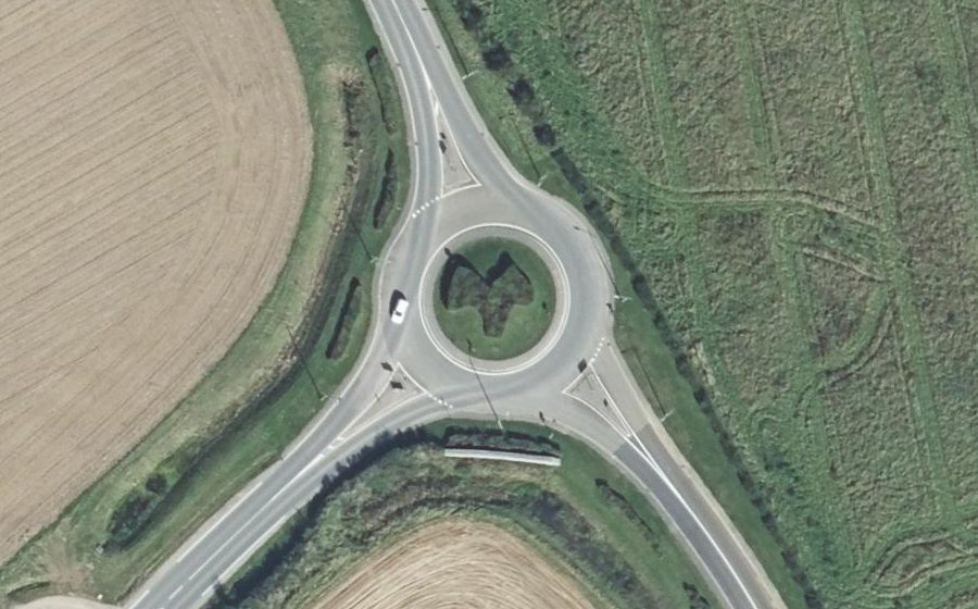 Vue aérienne du Rond-point anonyme n°440820375