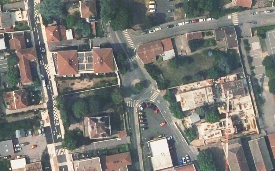 Vue aérienne du Rond-point anonyme n°441052539