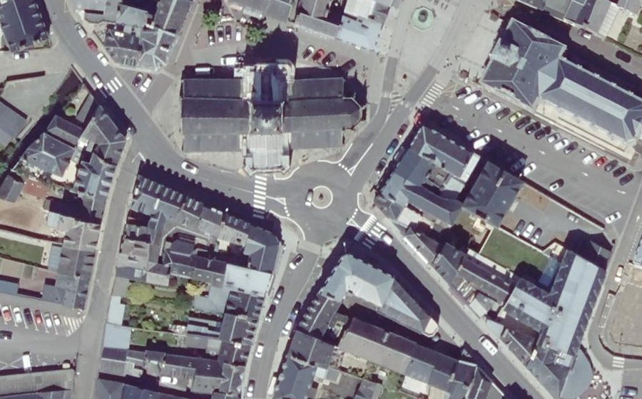Vue aérienne du Rond-point anonyme n°441237311