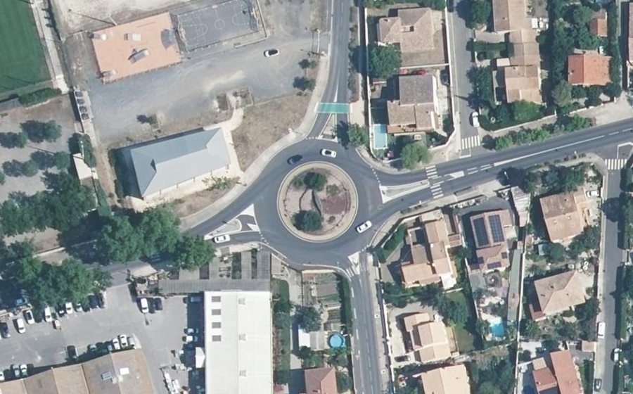 Vue aérienne du Rond-point anonyme n°44129221