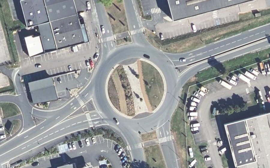 Vue aérienne du Rond-point anonyme n°441354970