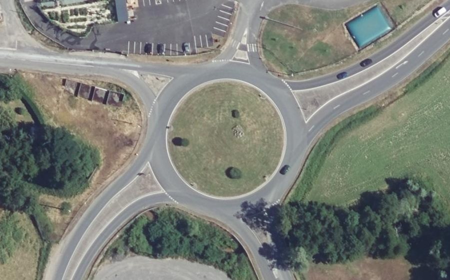 Vue aérienne du Rond-point anonyme n°44137463
