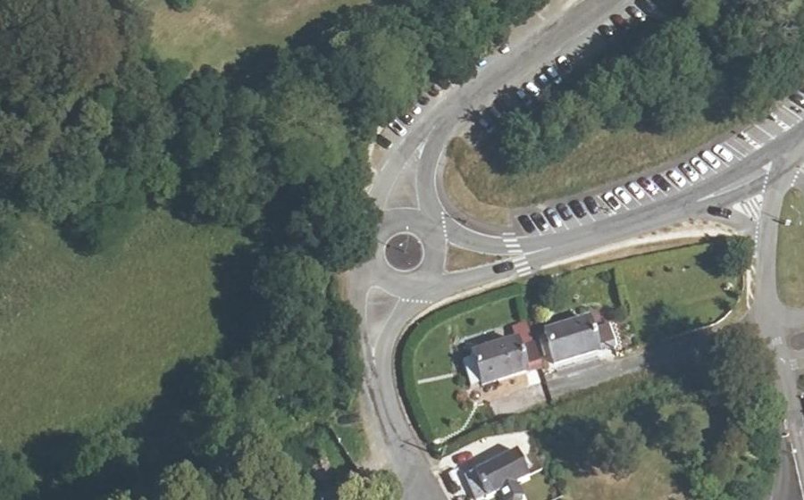 Vue aérienne du Rond-point anonyme n°44139265