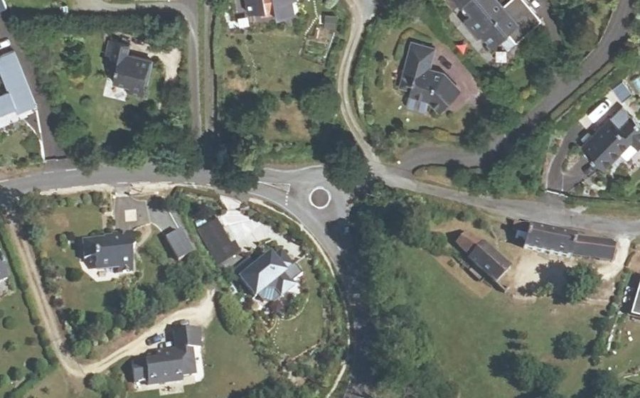 Vue aérienne du Rond-point anonyme n°44139266