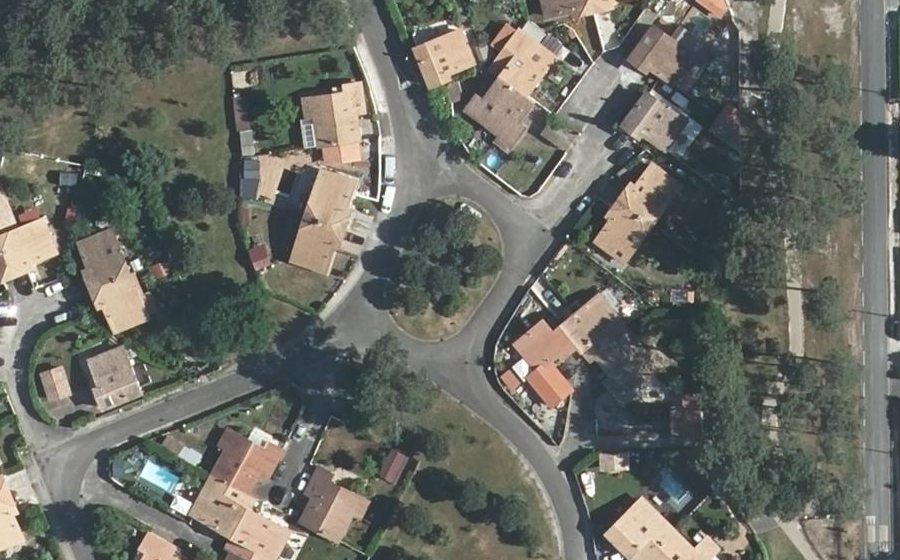 Vue aérienne du Rond-point anonyme n°44140275