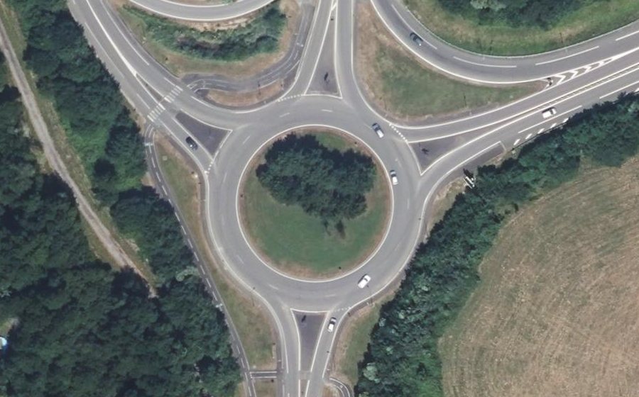Vue aérienne du Rond-point anonyme n°44154011