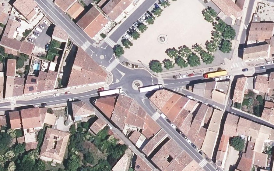 Vue aérienne du Rond-point anonyme n°44171833
