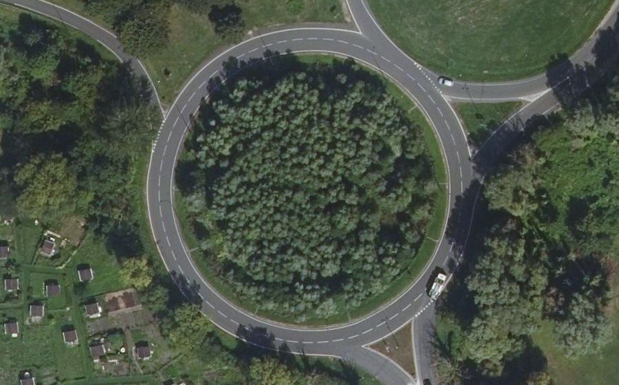 Vue aérienne du Rond-point anonyme n°441754118