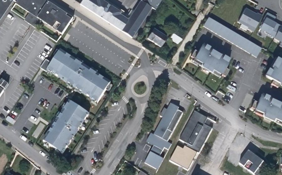 Vue aérienne du Rond-point anonyme n°441764389