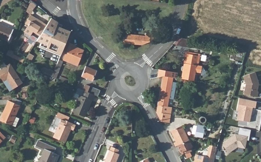Vue aérienne du Rond-point anonyme n°44190930