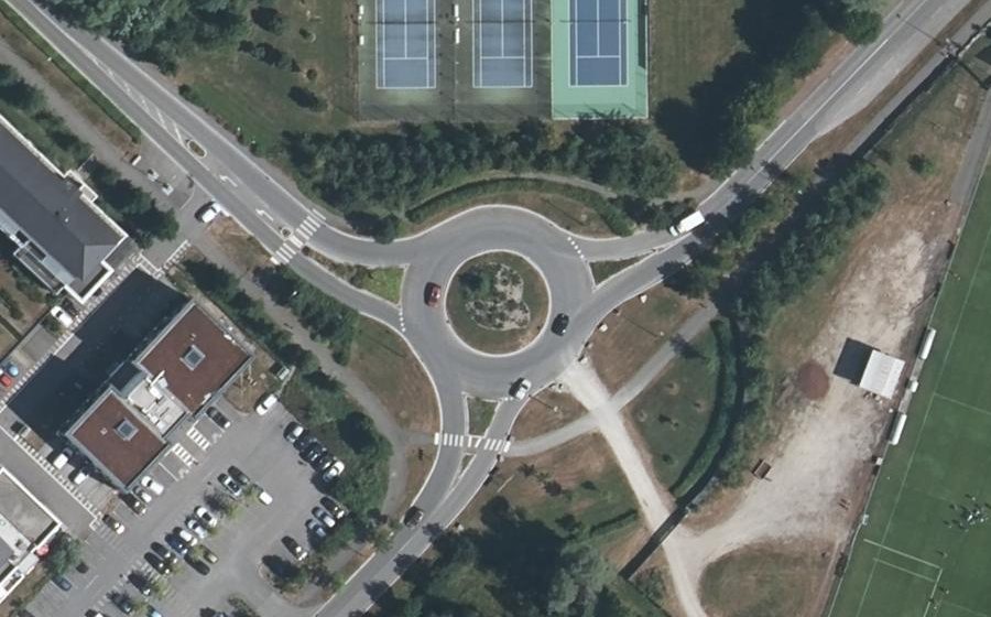 Vue aérienne du Rond-point anonyme n°441952808