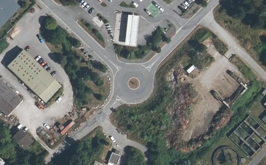 Vue aérienne du Rond-point anonyme n°441953597