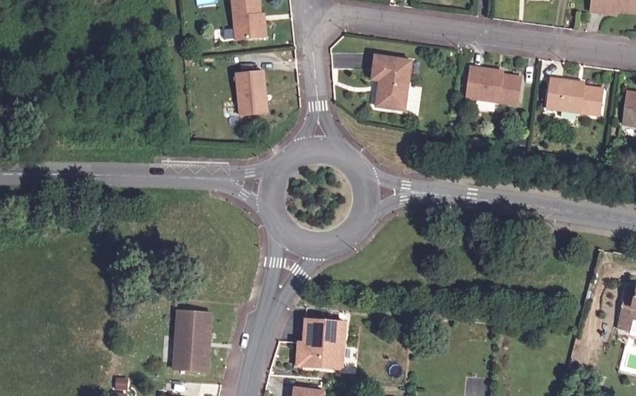 Vue aérienne du Rond-point anonyme n°44204217