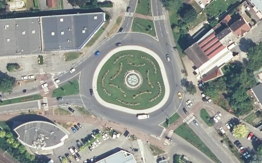 Vue aérienne du Rond-point anonyme n°4421010