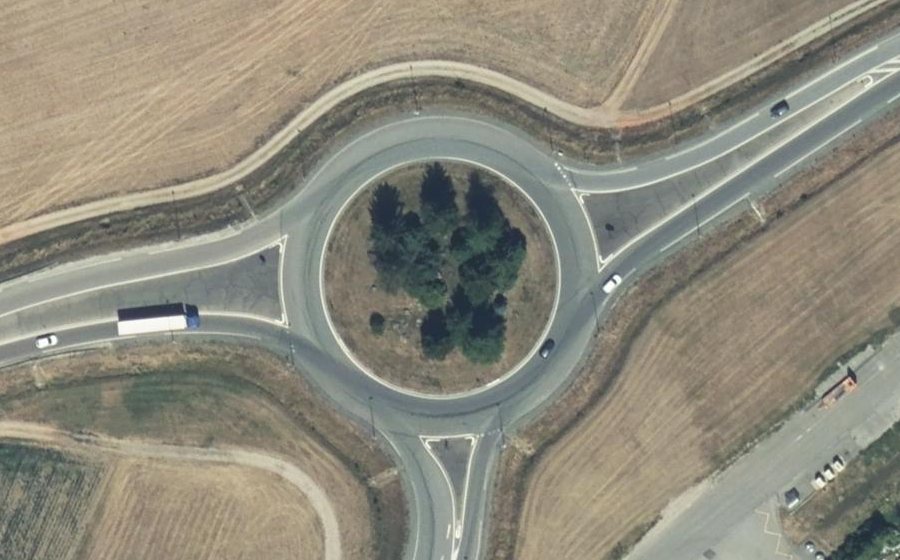 Vue aérienne du Rond-point anonyme n°4421022