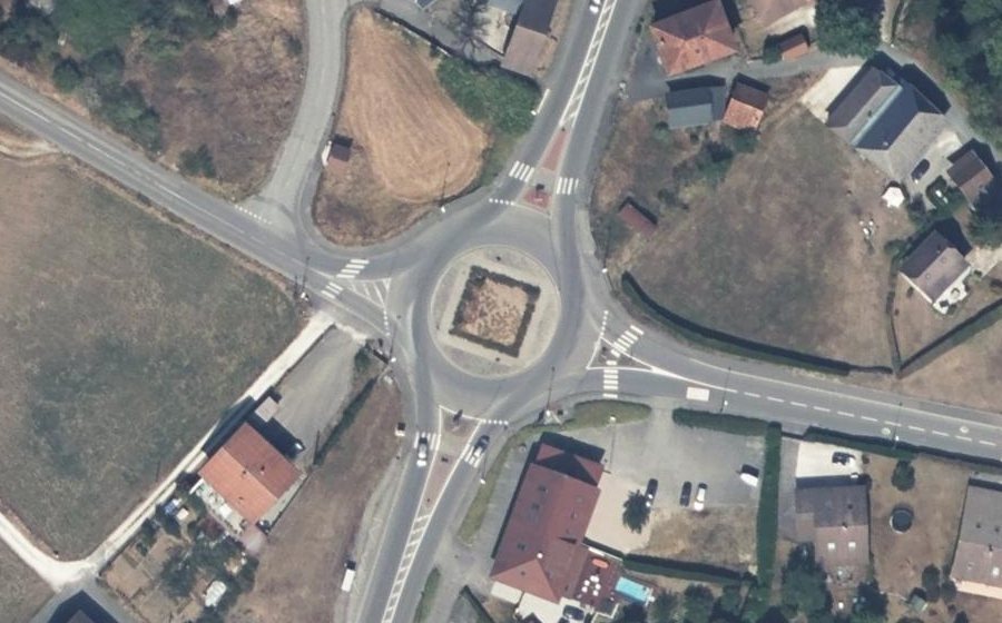 Vue aérienne du Rond-point anonyme n°4421037