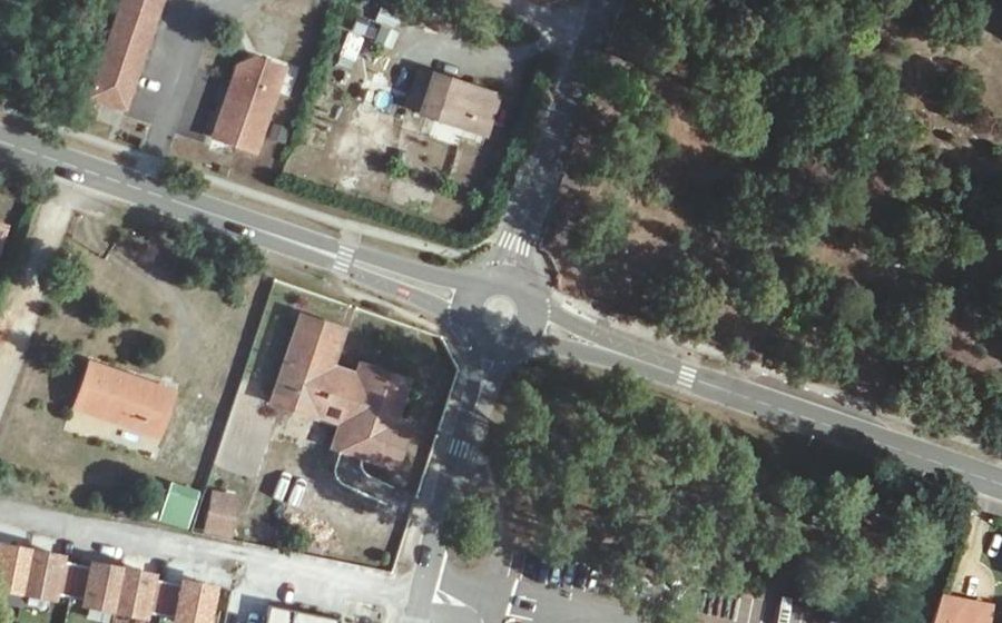 Vue aérienne du Rond-point anonyme n°442182162